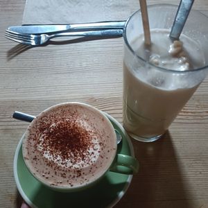 spiced hot cacao and iced caramel at Earthly Pleasures Cafe in Belgrave