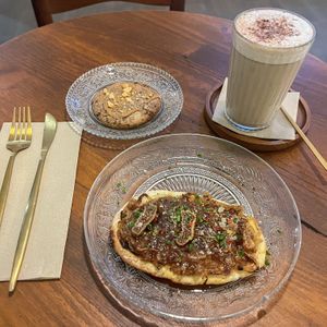 Fig and caramelised onion coca, peanut cookie, pumpkin spice latte  at Anoia Café in Mallorca
