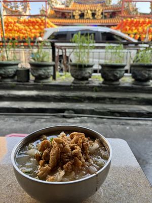 Noodles dine in and sit just right opposite of the temples   at Shilin Cixian Temple - 士林慈諴宮)对面楼梯下素食挡 in Taipei