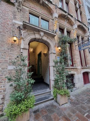Front - entrance at Hotel Malleberg in Bruges