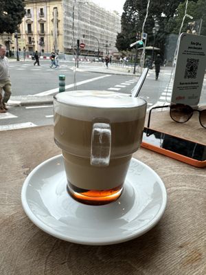 Vanilla coffee at Rompiendo Cocos in Valencia
