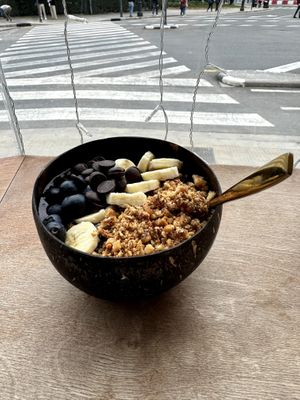 Açai bowl at Rompiendo Cocos in Valencia