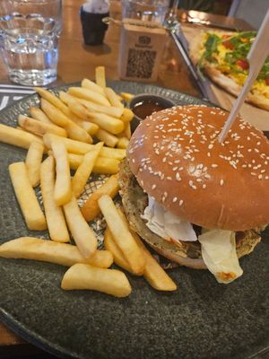 Mushroom falafel burger at The DINER & Cocktail Bar by Rapsodia in Kalampaka