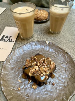 Cauliflower mocha brownie and oat iced lattes, chocolate chip cookie   at Honest Greens in Lisbon