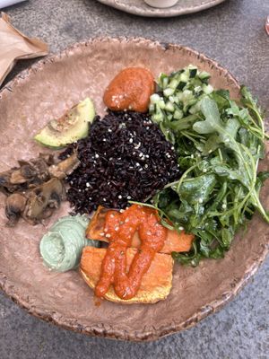 Mediterranean bowl   at Honest Greens in Lisbon