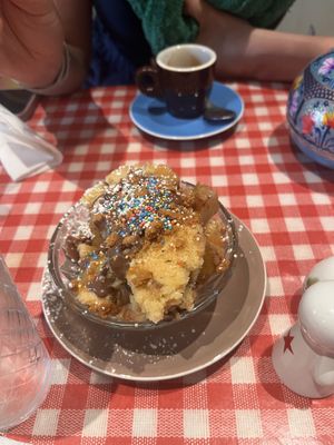 Crumble chocolate and pears 🧡  at Greedy Guts in Caen