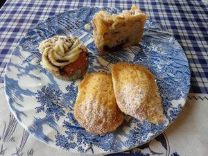 Vegan 'madeleines', cupcake and cake at Greedy Guts in Caen