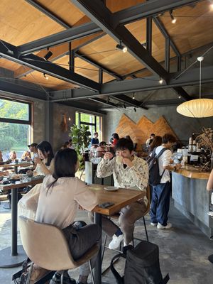 Good vibe  at Coffee Camp in Hakone