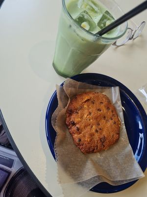 Soy milk matcha llatte and vegan cookie at Moron Cafe in Kanazawa