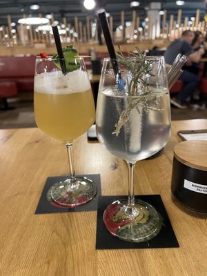 Wocholder with Prosecco and rosemary spritz   at Green.Tasty.Unicorn in Lagundo