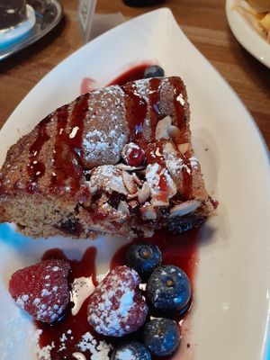 Torta ai frutti di bosco vegan e senza glutine at Pasticceria Dolci Note in Andalo