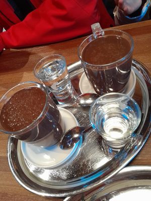 Cioccolata calda vegan con bevanda di soia at Pasticceria Dolci Note in Andalo