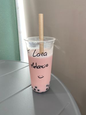 Milk Tea de Melancia com bobas de mirtilo at Mundo às Cores in Torres Novas