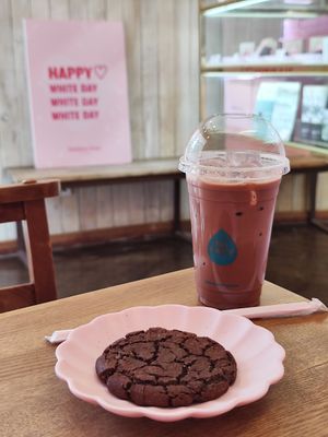Belgian Iced Chocolate & cookie at Hidden Gem in Seoul