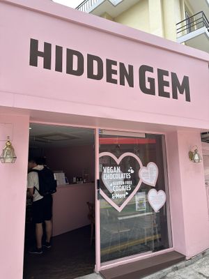 Great find and great vegan Dubai chocolates!  at Hidden Gem in Seoul