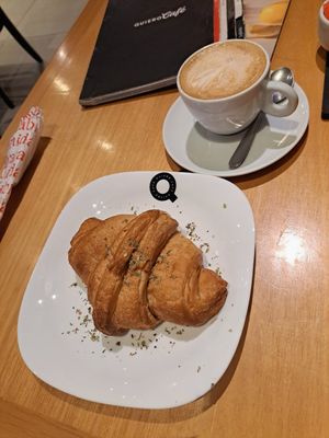 Croissant de quejo de castanha do caju e orégano .

Expresso com notmilk at Quiero Café - Centro Histórico in Porto Alegre