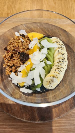 Charcoal smoothie bowl at Inside in Atsugi