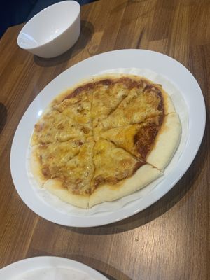 4-Käse-Pizza  at Yushu Cafe in Taoyuan