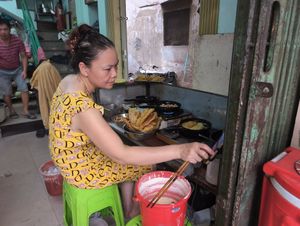Lady frying pancakes at Quán Chay Ha in Da Nang