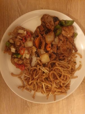 S&P mock chicken, mock chicken in Black bean sauce and udon noodles at Nite Nite in Wilmslow