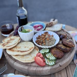 Die orientalische Platte für 2 Personen    at SPACEPORT by Die Gute Laune in Reutlingen
