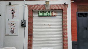 Cloa3d at 12:30 pm on a Monday.  :-( at Falafelito - Coyoacan in Mexico City