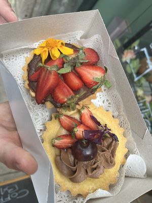 Vanilla and chocolate tart  at Odete Bakery - Cedofeita in Porto