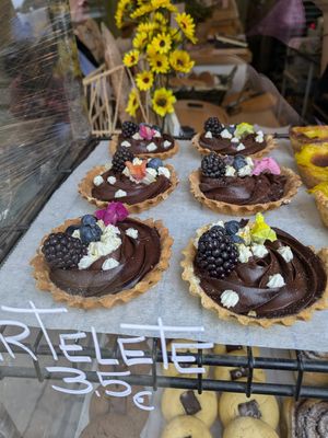 Chocolate tarts at Odete Bakery - Cedofeita in Porto