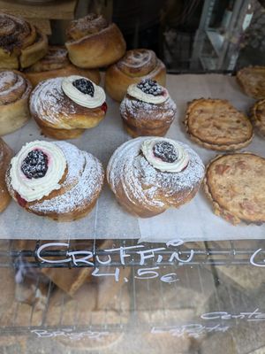 Croissant muffin at Odete Bakery - Cedofeita in Porto