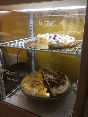 Tarte citron et banofee  at Le Rancard in Lyon