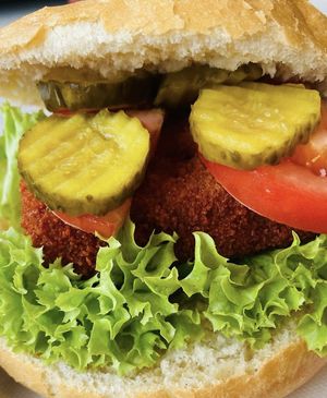 Broodje bamiburger   at Frituur Lovato's in Genk