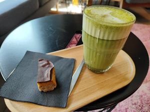 Healthy Snicker & Coconut Matcha at Lila Luchs in Zofingen
