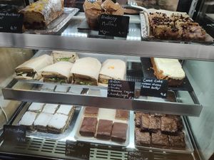 Kuchentheke at Bean There in Hamburg