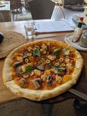 Vegan pizza at La Veda in Arambol