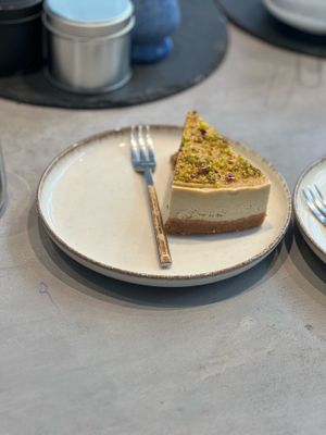 vegan cake  at Sipsy in The Hague