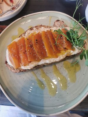 Sourdough bread with smoky carrots and hummus at Café Láska in Vienna