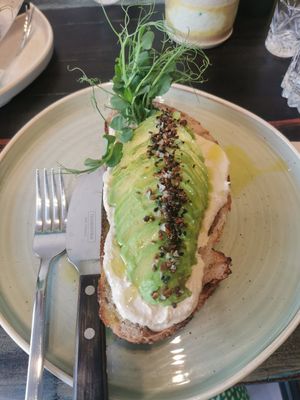 Sourdough with Avocado and hummus at Café Láska in Vienna
