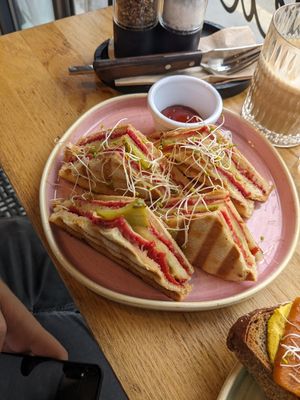 Roastbeef Mozzarella Toast at Café Láska in Vienna