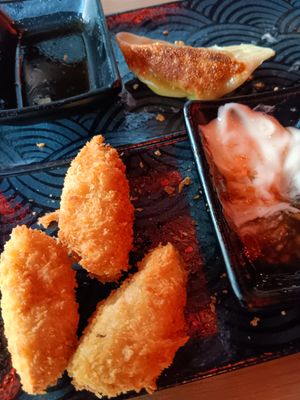 Gyoza und Tori Karaage at Daizu Ramen in Berlin