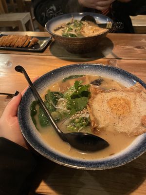 Ramen, einmal mit vegan fried chicken, einmal mit veganem Schweinebauch. Beides mit extra veganem Ei  at Daizu Ramen in Berlin