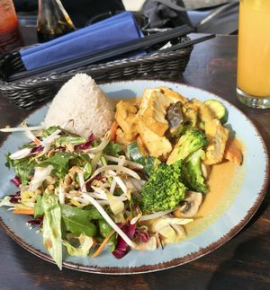 Gemüsecurryn für 11 Euro at Daizu Ramen in Berlin