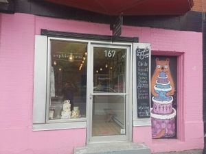 HappyCow sticker on front entrance at Sophie Sucree in Montreal