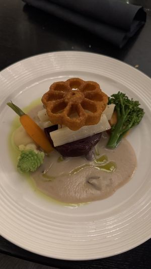 Rode biet in shiitake saus  at De Basiliek in Groningen