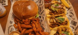 Burguer Rock'n Chick'n y Tacos chingones😋💚 at Mad Mad Vegan - Barcelona in Barcelona