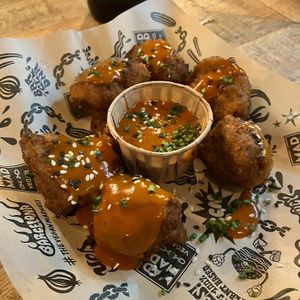 Alitas de coliflor  at Mad Mad Vegan - Barcelona in Barcelona