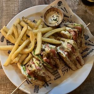 Sandwich con patatas clásicas  at Mad Mad Vegan - Barcelona in Barcelona