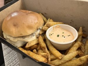 Muy bien también a domicilio  at Mad Mad Vegan - Barcelona in Barcelona