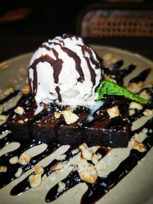 Brownie with ice. Mmm at Mad Mad Vegan - Barcelona in Barcelona