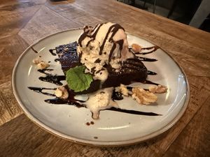 American Brownie with Vanilla Ice   at Mad Mad Vegan - Barcelona in Barcelona