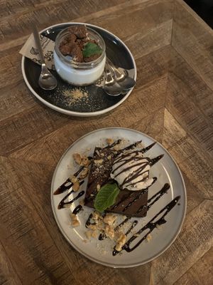 Cheesecake (top) & chocolate brownie (bottom)  at Mad Mad Vegan - Barcelona in Barcelona